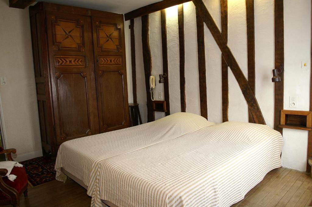 Auberge De L'Abbaye Signy-l'Abbaye Room photo